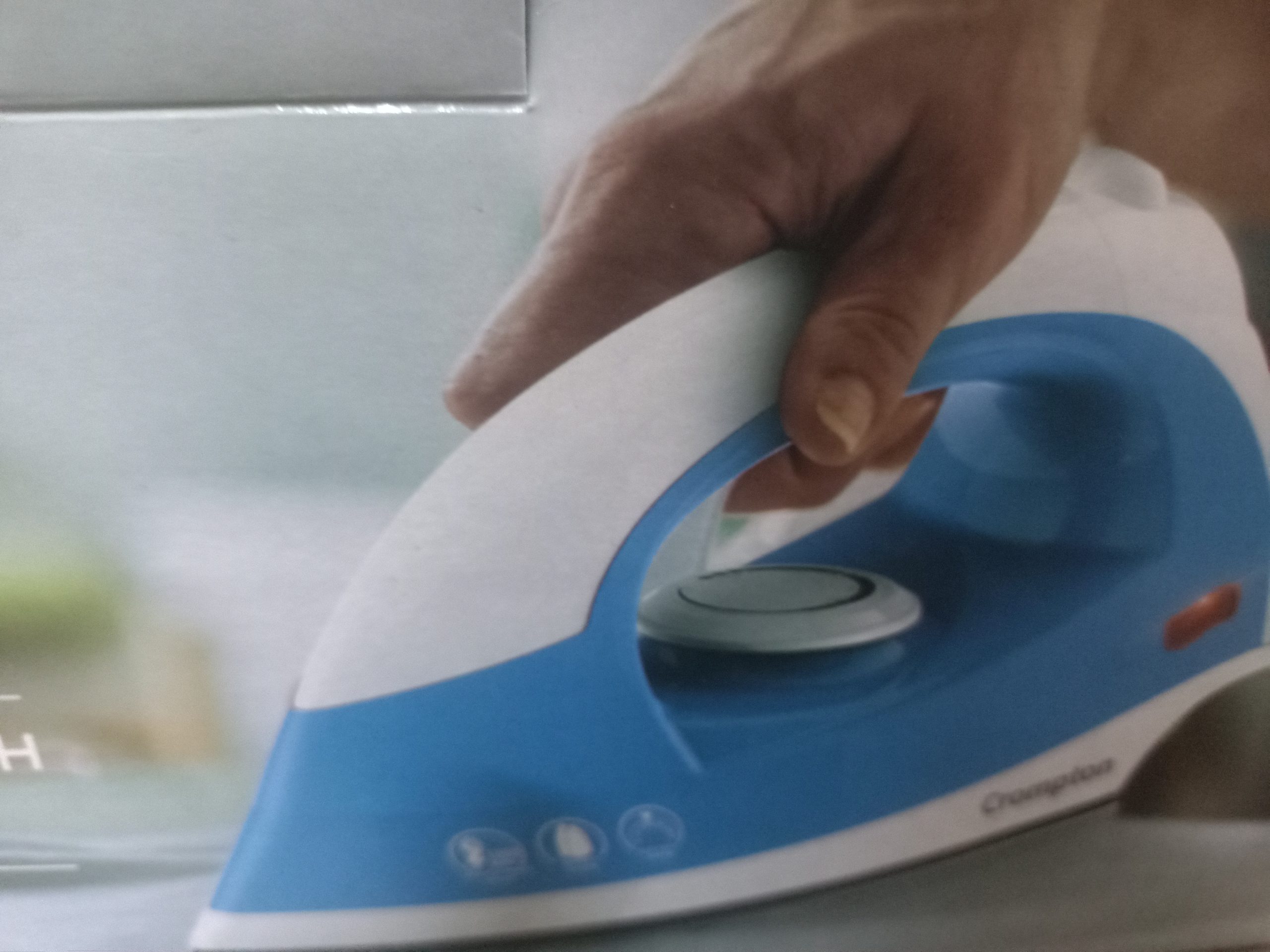 Crompton brio dry Iron for sale